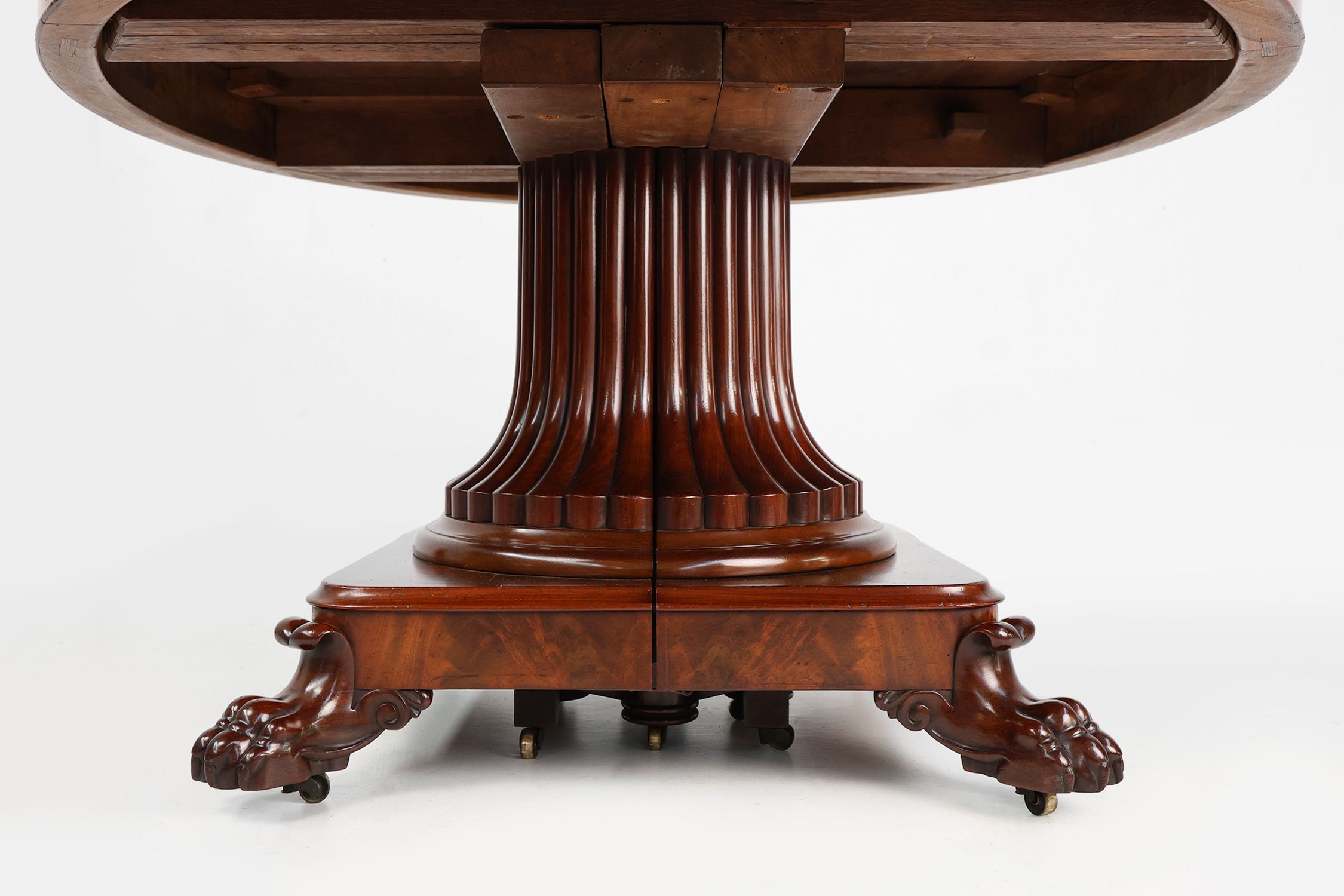 Extendable Antique English Dining Table in Victorian style, ca. 1830thumbnail